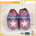 Zapatos de bebé hechos a mano suaves suaves verdaderos genuinos del cuero genuino del patrón de estrella de la alta calidad caliente de la venta